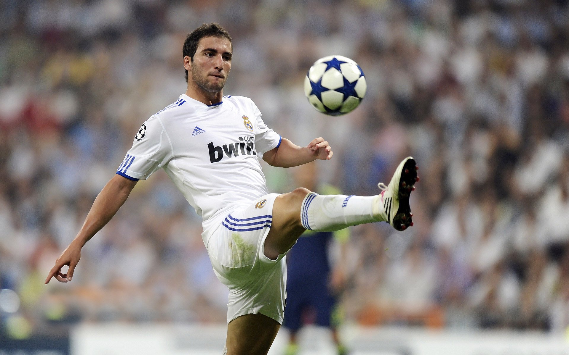 开云体育入口-西甲国家德比焦点战，皇马轻取沙特，新时代的绿茵交锋  第2张