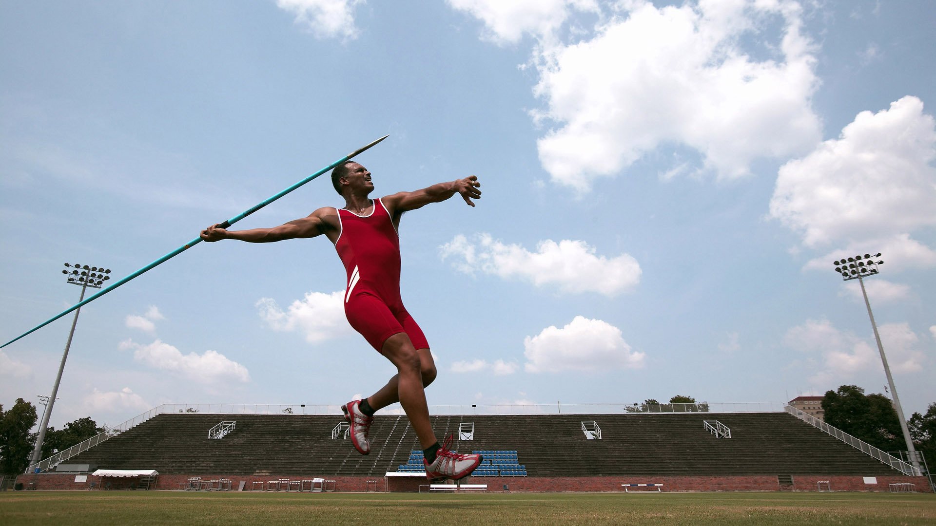 开云体育-门迪神扑改写战局，卡塔尔狂胜背后，是足球全球化与本土坚守的无声博弈